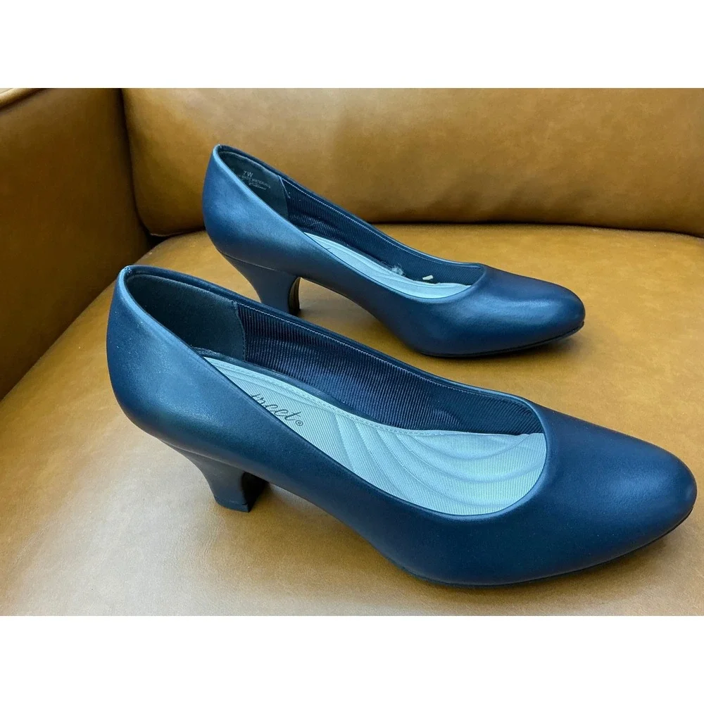 Easy Street Fabulous Pumps Womens 7W Navy New Round Toe Comfort Kitten Heel